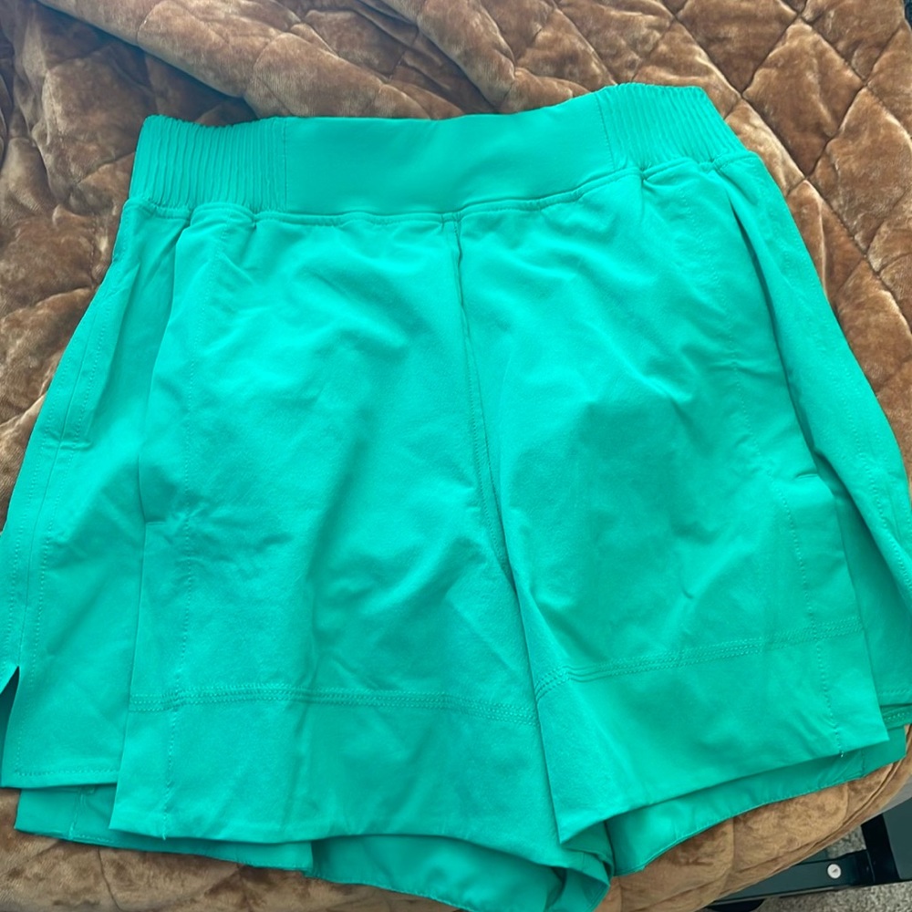 Lululemon stretch woven relaxed fit, HR short 4”